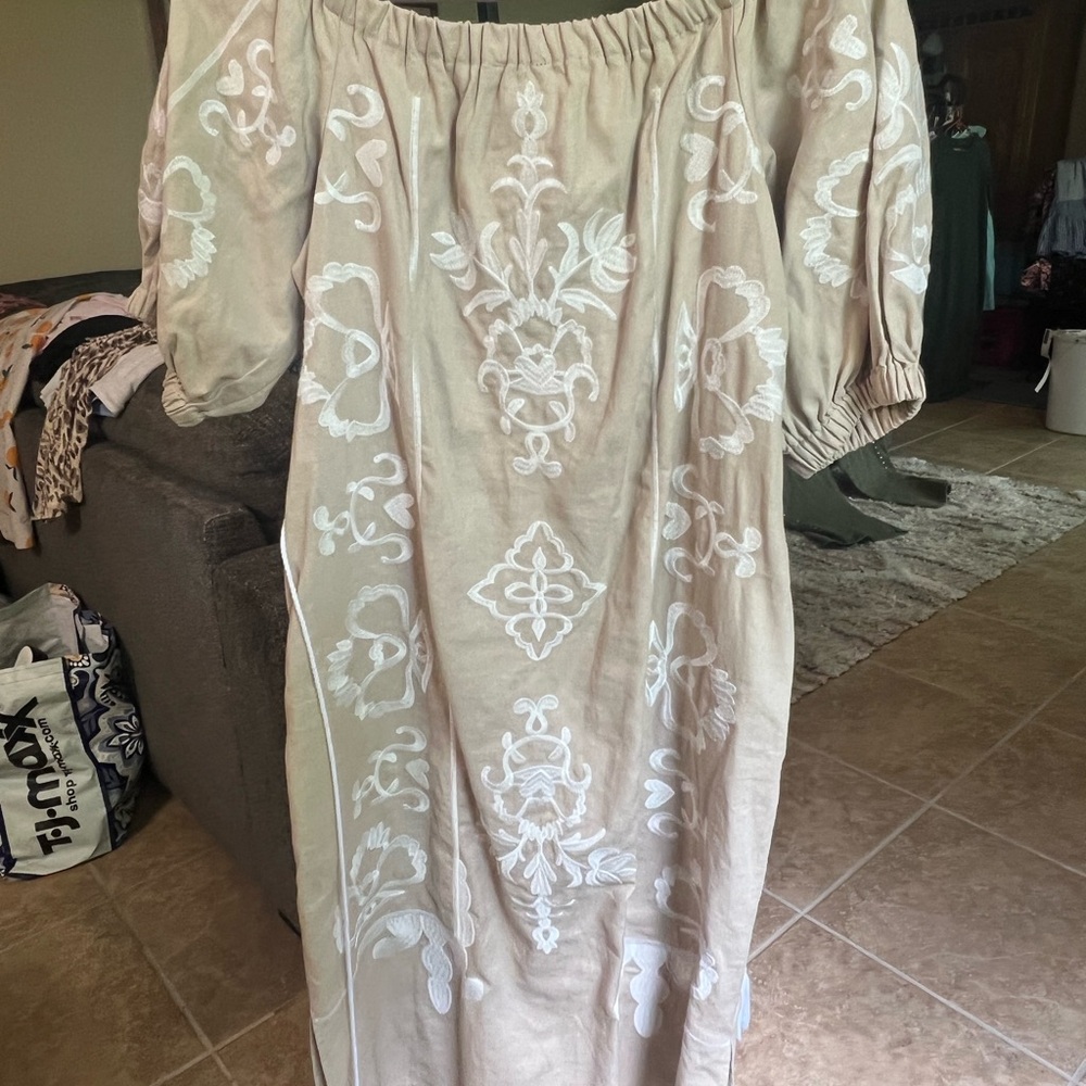 Vince Camuto Beige Off-Shoulder Embroidered Midi Dress
